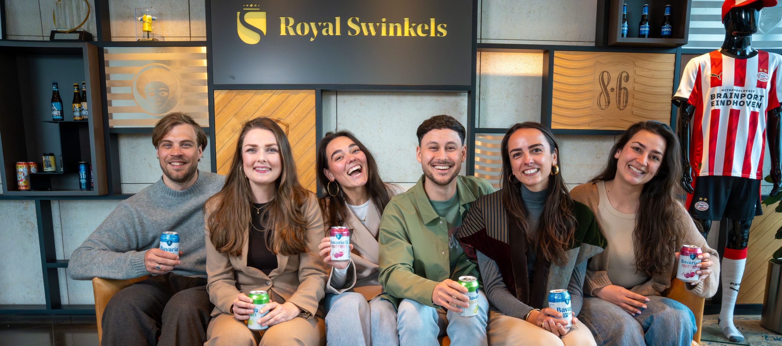 YoungSwinkels-bank foto zonder voeten